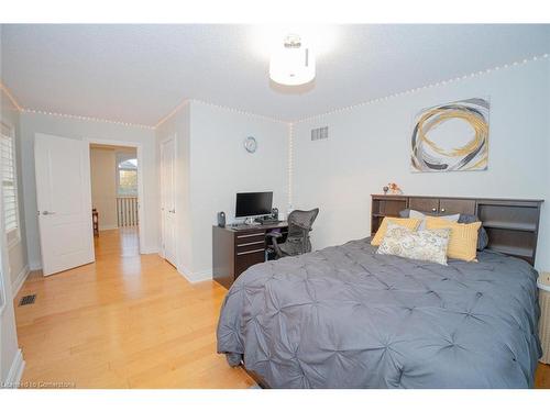 50 Islandview Way, Stoney Creek, ON - Indoor Photo Showing Bedroom