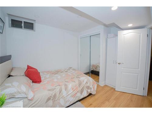 50 Islandview Way, Stoney Creek, ON - Indoor Photo Showing Bedroom