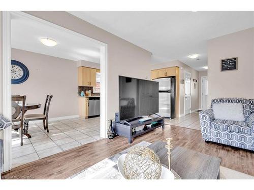 21 Henderson Drive, Guelph, ON - Indoor Photo Showing Living Room