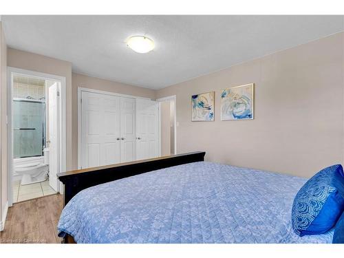 21 Henderson Drive, Guelph, ON - Indoor Photo Showing Bedroom