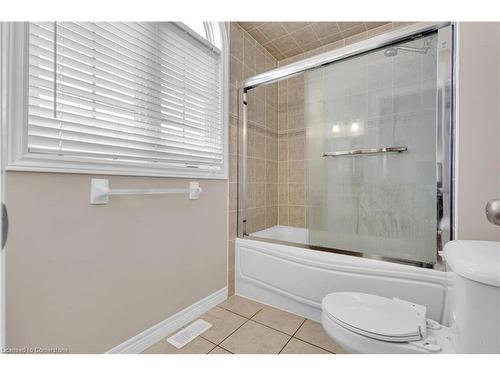 21 Henderson Drive, Guelph, ON - Indoor Photo Showing Bathroom