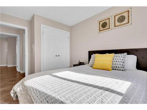 21 Henderson Drive, Guelph, ON - Indoor Photo Showing Bedroom