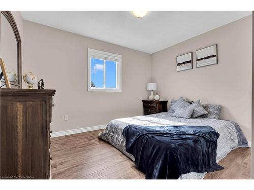 21 Henderson Drive, Guelph, ON - Indoor Photo Showing Bedroom