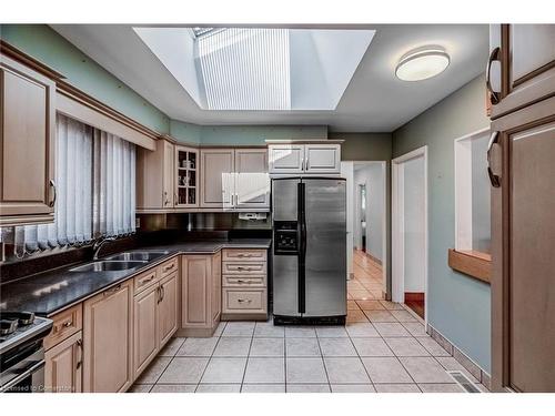 1165 Flagship Drive, Mississauga, ON - Indoor Photo Showing Kitchen With Double Sink