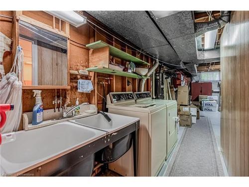 1165 Flagship Drive, Mississauga, ON - Indoor Photo Showing Laundry Room