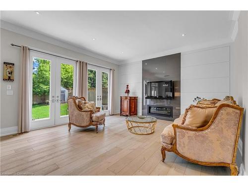 410 Atwater Avenue, Mississauga, ON - Indoor Photo Showing Living Room