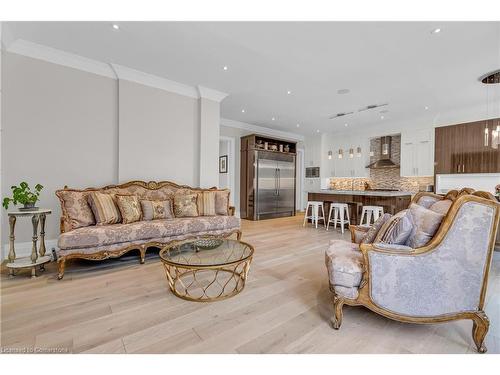 410 Atwater Avenue, Mississauga, ON - Indoor Photo Showing Living Room