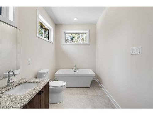 53-1045 Greensview Drive, Huntsville, ON - Indoor Photo Showing Bathroom