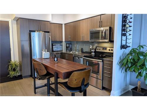 1013-55 Speers Road, Oakville, ON - Indoor Photo Showing Kitchen