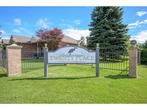 28-11 Twentyplace Boulevard, Mount Hope, ON - Outdoor