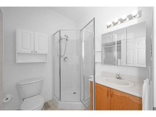 28-11 Twentyplace Boulevard, Mount Hope, ON - Indoor Photo Showing Bathroom