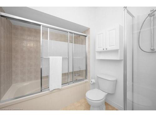 28-11 Twentyplace Boulevard, Mount Hope, ON - Indoor Photo Showing Bathroom