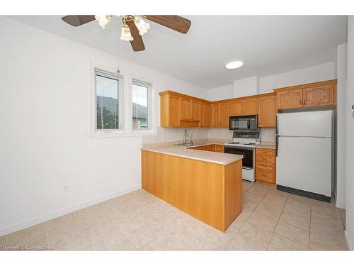 28-11 Twentyplace Boulevard, Mount Hope, ON - Indoor Photo Showing Kitchen