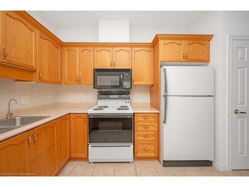 28-11 Twentyplace Boulevard, Mount Hope, ON - Indoor Photo Showing Kitchen