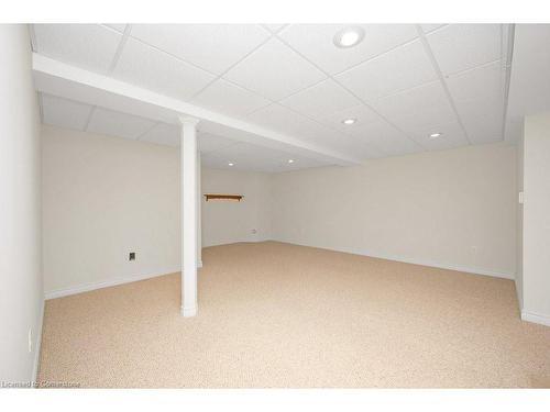 28-11 Twentyplace Boulevard, Mount Hope, ON - Indoor Photo Showing Other Room