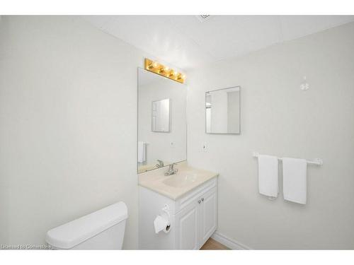 28-11 Twentyplace Boulevard, Mount Hope, ON - Indoor Photo Showing Bathroom