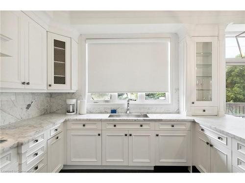 3630 Silverplains Drive, Mississauga, ON - Indoor Photo Showing Kitchen