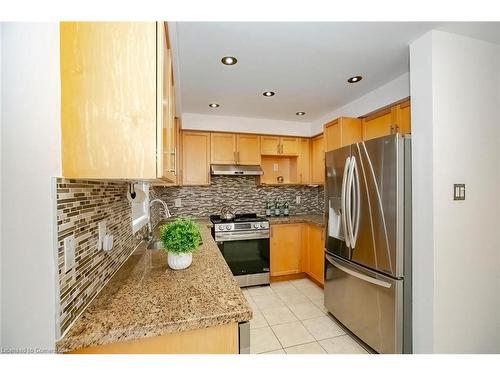 24 Plum Hollow Court, Peel, ON - Indoor Photo Showing Kitchen With Upgraded Kitchen