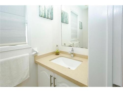 24 Plum Hollow Court, Peel, ON - Indoor Photo Showing Bathroom