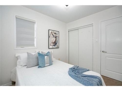 24 Plum Hollow Court, Peel, ON - Indoor Photo Showing Bedroom