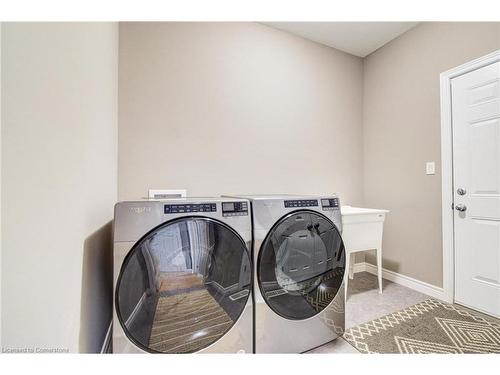 39 Broadacre Drive, Kitchener, ON - Indoor Photo Showing Laundry Room