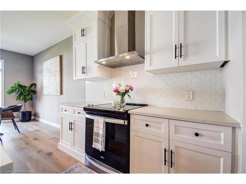 39 Broadacre Drive, Kitchener, ON - Indoor Photo Showing Kitchen With Upgraded Kitchen