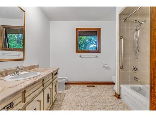 1816 Will Scarlett Drive, Mississauga, ON - Indoor Photo Showing Bathroom