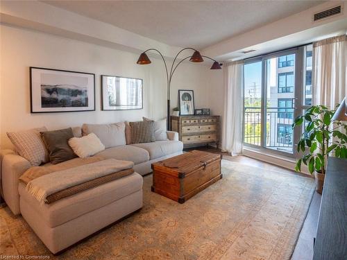 501-2111 Lake Shore Boulevard W, Toronto, ON - Indoor Photo Showing Living Room