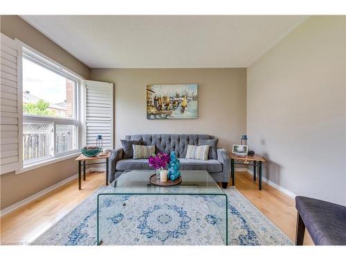 3751 Pearlstone Drive, Mississauga, ON - Indoor Photo Showing Living Room