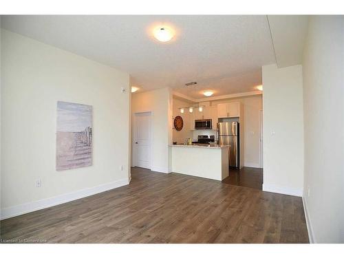 611-101 Shoreview Place, Hamilton, ON - Indoor Photo Showing Kitchen