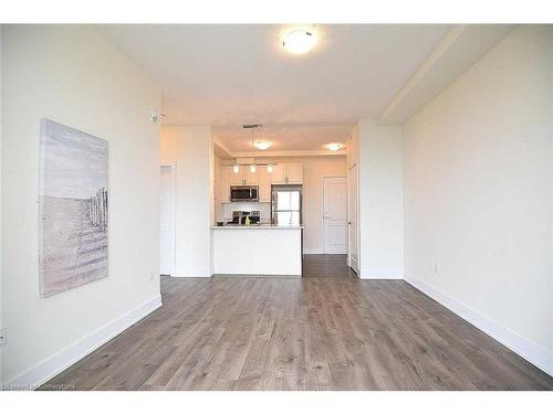 611-101 Shoreview Place, Hamilton, ON - Indoor Photo Showing Kitchen