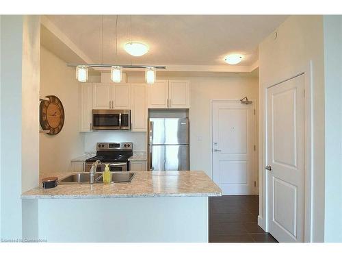 611-101 Shoreview Place, Hamilton, ON - Indoor Photo Showing Kitchen