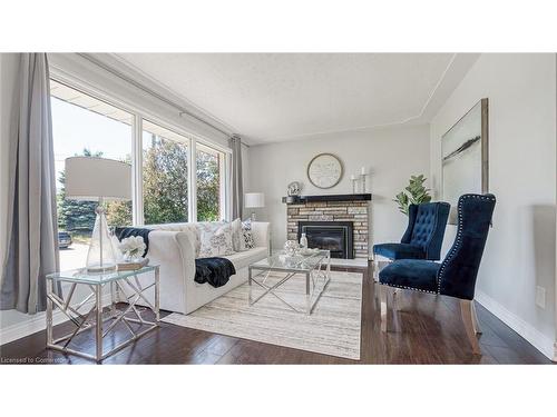 920 Eagle Crescent, London, ON - Indoor Photo Showing Living Room With Fireplace