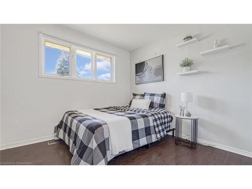 920 Eagle Crescent, London, ON - Indoor Photo Showing Bedroom