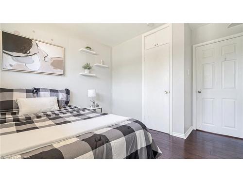 920 Eagle Crescent, London, ON - Indoor Photo Showing Bedroom