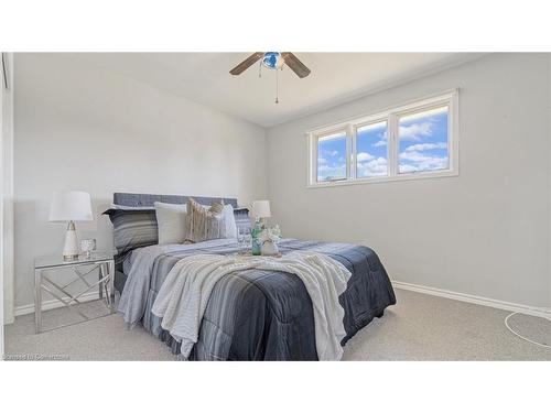 920 Eagle Crescent, London, ON - Indoor Photo Showing Bedroom