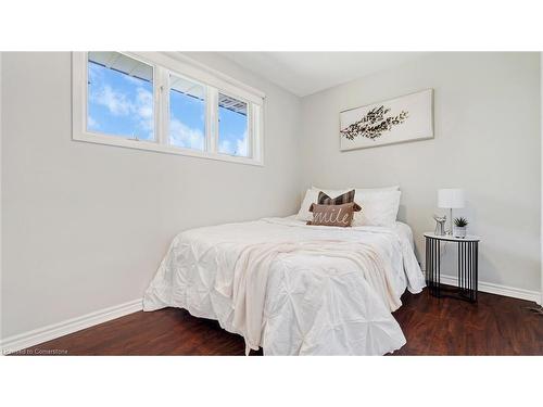 920 Eagle Crescent, London, ON - Indoor Photo Showing Bedroom