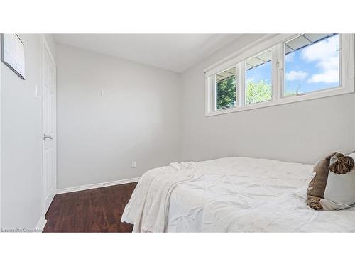 920 Eagle Crescent, London, ON - Indoor Photo Showing Bedroom