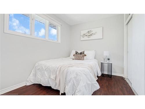 920 Eagle Crescent, London, ON - Indoor Photo Showing Bedroom