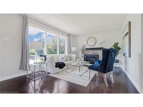 920 Eagle Crescent, London, ON - Indoor Photo Showing Living Room With Fireplace