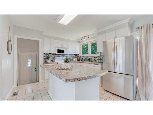 920 Eagle Crescent, London, ON - Indoor Photo Showing Kitchen With Upgraded Kitchen