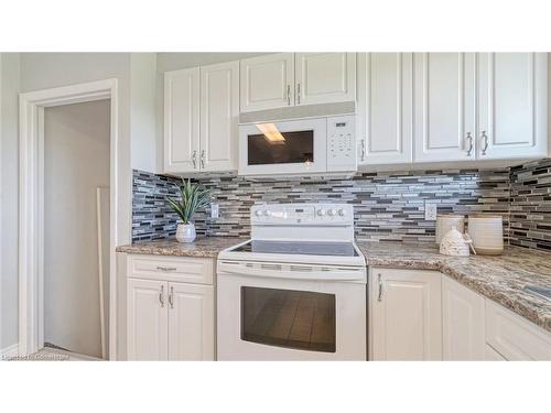 920 Eagle Crescent, London, ON - Indoor Photo Showing Kitchen