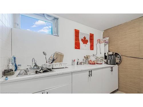 920 Eagle Crescent, London, ON - Indoor Photo Showing Bathroom