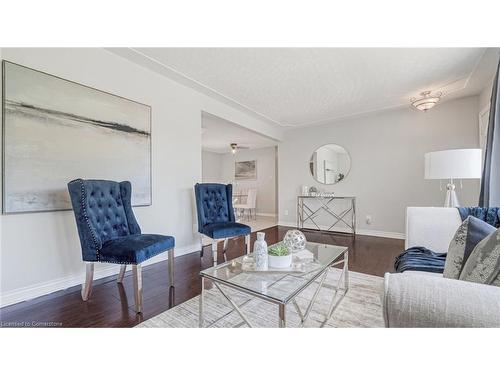 920 Eagle Crescent, London, ON - Indoor Photo Showing Living Room