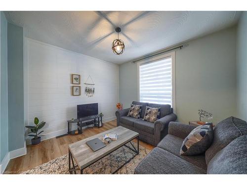 36 Kerr Street, Cambridge, ON - Indoor Photo Showing Living Room