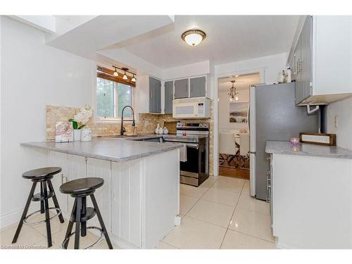 20 Cindy Avenue, Cambridge, ON - Indoor Photo Showing Kitchen