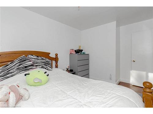 20 Cindy Avenue, Cambridge, ON - Indoor Photo Showing Bedroom