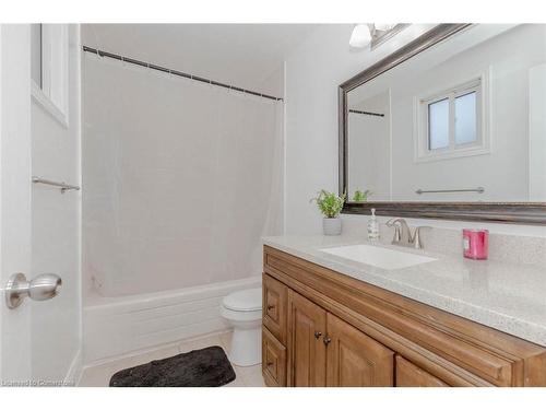 20 Cindy Avenue, Cambridge, ON - Indoor Photo Showing Bathroom