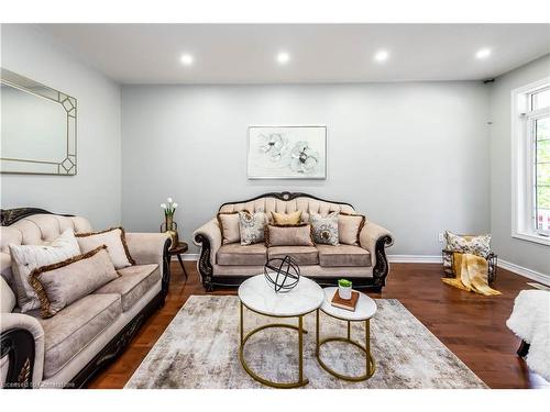 21 Pebble Valley Avenue, Stoney Creek, ON - Indoor Photo Showing Living Room