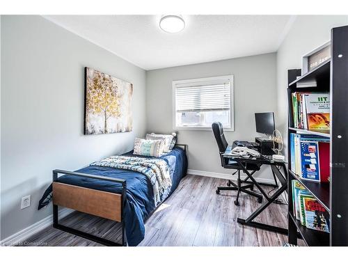 21 Pebble Valley Avenue, Stoney Creek, ON - Indoor Photo Showing Bedroom